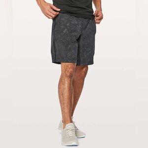 Lululemon men’s linerless shorts grey pattern size large 9” drawstring waist